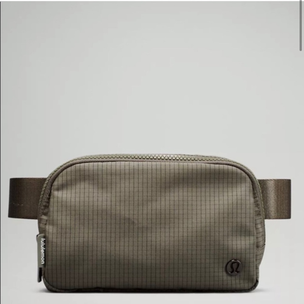 Lululemon everywhere belt bag